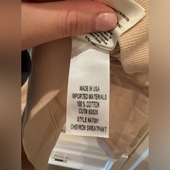 Agolde Large V- Neck Cream Sweatshirt. ⚡️ - Picture 5 of 5